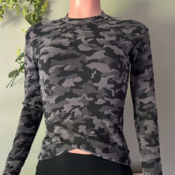 Lululemon - Picture 3 of 10